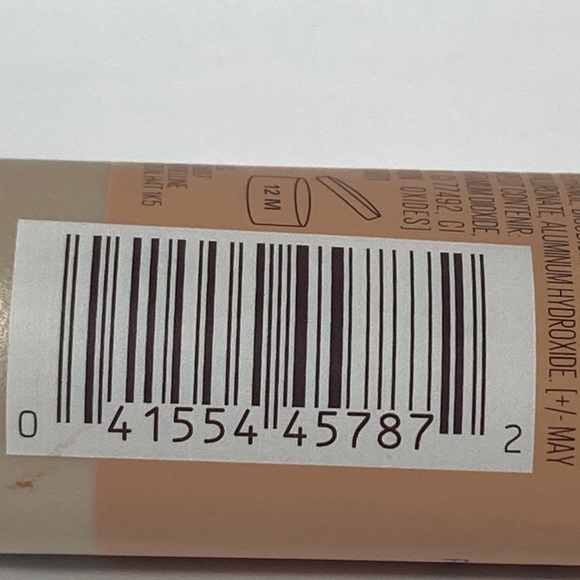 1 Maybelline Dream Velvet Soft Matte Hydrating Foundation Pure Beige #70 - Picture 10 of 15